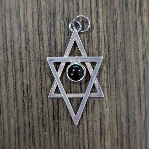Vintage Sterling Silver (925) Star of David Pendant with Black Onyx Cabochon - Picture 2 of 4